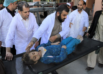 Rescue workers move a girl at a hospital, who was injured after an earthquake in Jalalabad, Afghanistan, October 26, 2015. A powerful earthquake struck a remote area of northeastern Afghanistan on Monday, shaking the capital Kabul, as shockwaves were felt in northern India and in Pakistan's capital, where hundreds of people ran out of buildings as the ground rolled beneath them. REUTERS/Parwiz