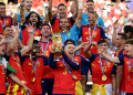 EAST RUTHERFORD, NEW JERSEY - JULY 19: Alex Grimaldo #3 of Spain lifts the FIFA World Cup Winner’s Trophy as they celebrate the World Cup champions at the award ceremony following the FIFA World Cup 2026 Final match between Spain and Argentina at New York New Jersey Stadium on July 19, 2026 in East Rutherford, New Jersey. David Ramos/Getty Images/AFP (Photo by David Ramos / GETTY IMAGES NORTH AMERICA / Getty Images via AFP)